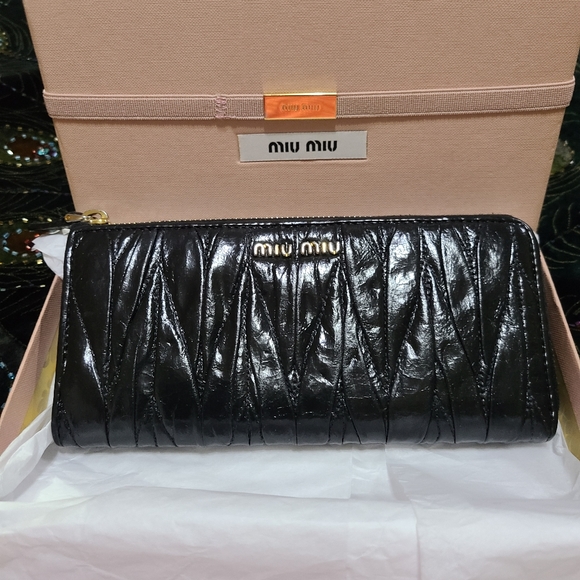 Miu Miu Maltese Napp Wallet - Picture 1 of 11